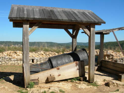 bombarde castelnaud gites dordogne